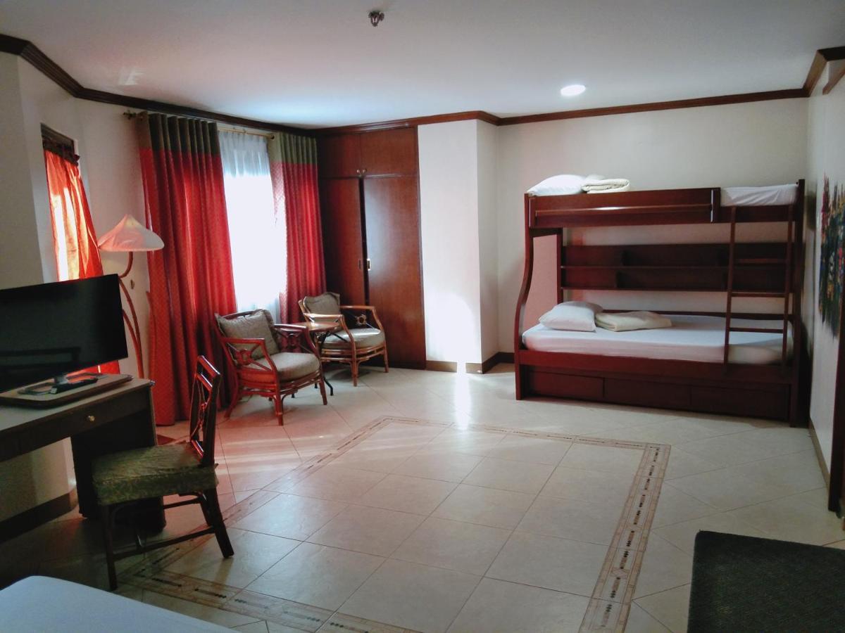 באגויו The Golden Pine Hotel מראה חיצוני תמונה